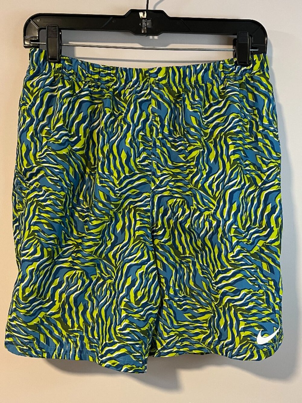 Nike Swim Men's 6" Volley Shorts. Size 
Medium